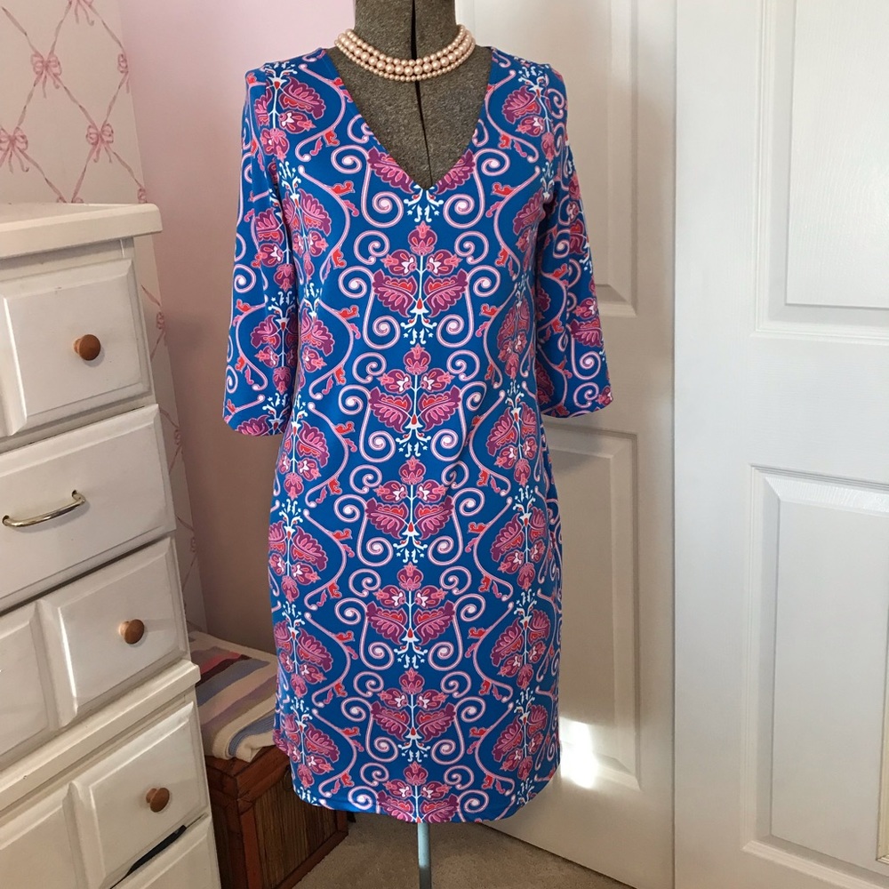 Darling knit dress I flattering colors, cut